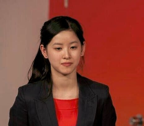 原创章泽天旧照曝光皮肤黝黑显土气结婚后颜值逆袭美貌不输刘诗诗