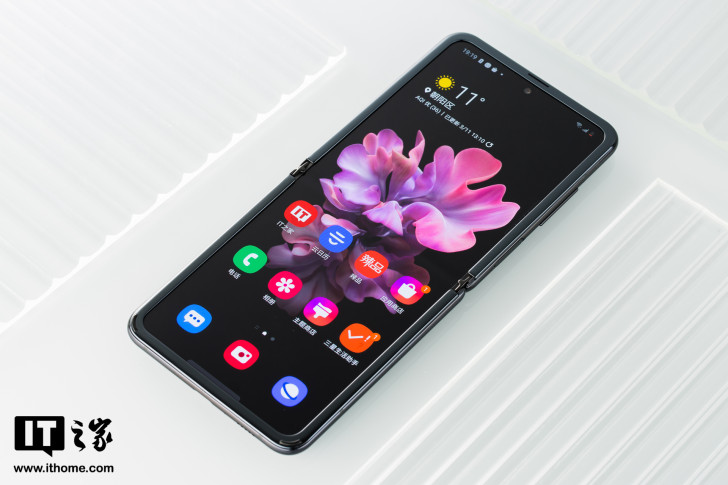 【it之家开箱】三星 galaxy z flip 折叠屏国行图赏_显示屏