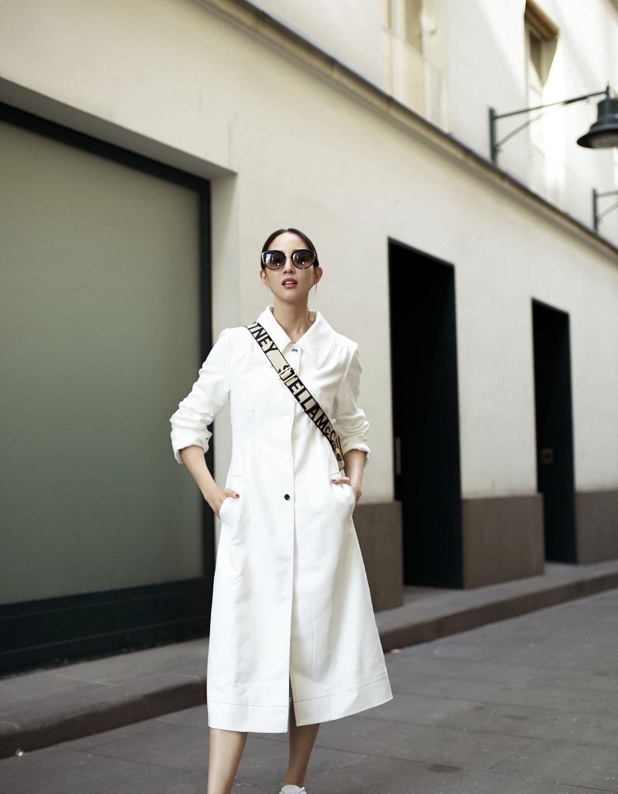 原创张钧甯穿衣品味个性别致,不对称无袖上衣配粉裤,意外高级又减龄