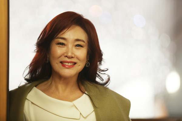 周炫美60岁气质不输赵雅芝 年轻时惊艳众生 华侨身份遭韩国人歧视