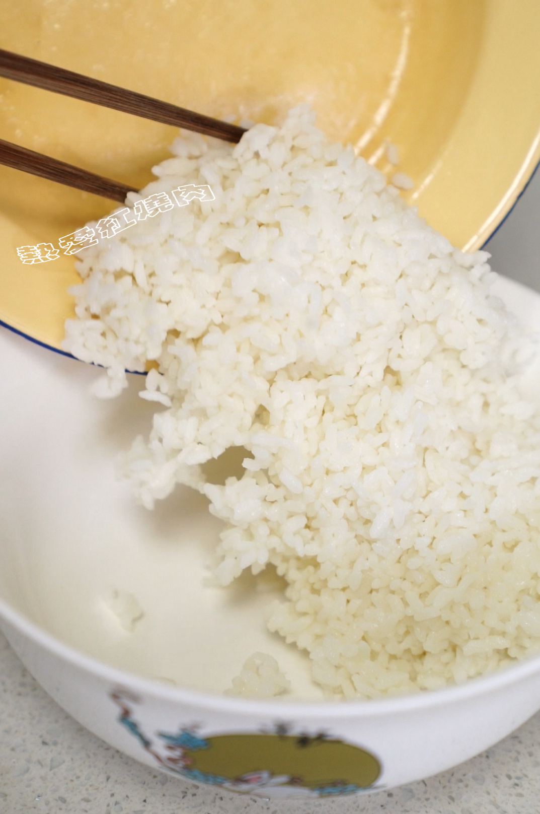剩米饭这么做放上半月也不会坏嚼着咯嘣脆吃着特别香快试试吧