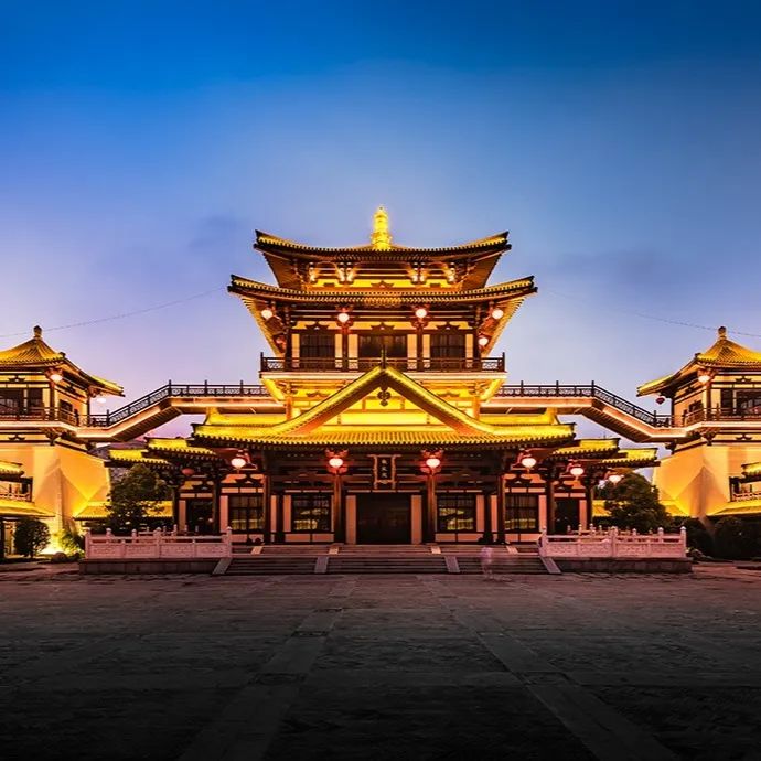 援手我被迫封锁城门曾经热闹非凡的楚河汉街变得空荡然而因为一场对野