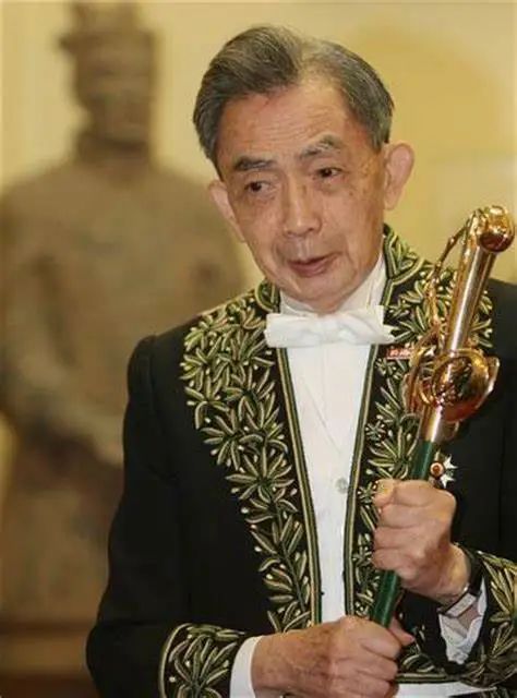 程抱一:中法文化永远的摆渡人(华裔作家在法国①)_程纪贤