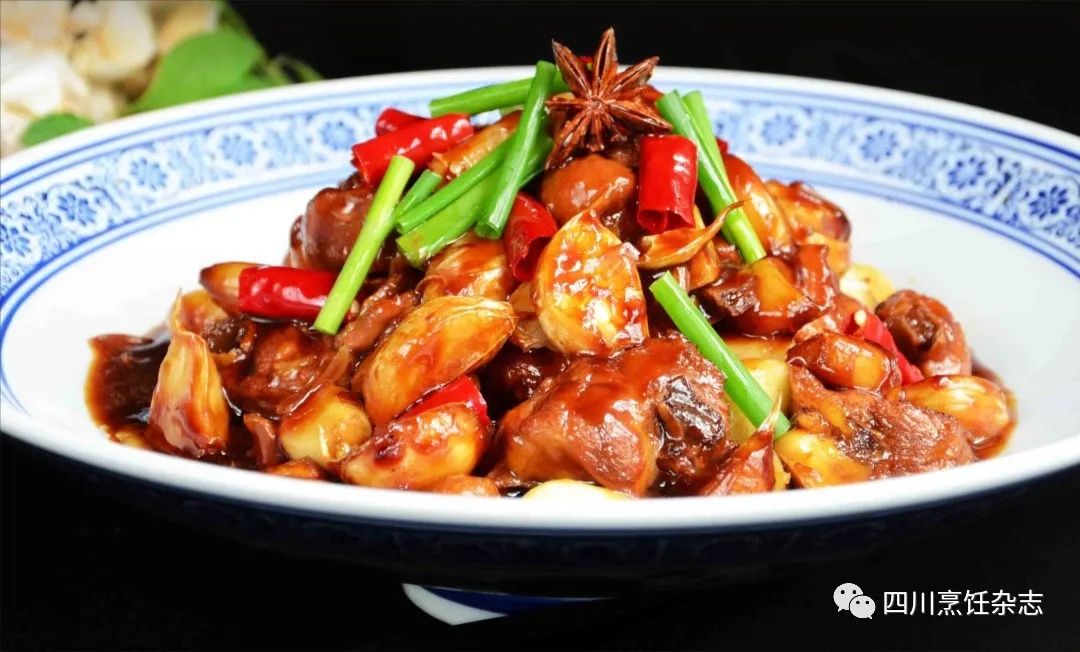 活色生香宴席菜,煳辣肘子,土酱油蒜瓣鸡,老泡菜煮滑肉.