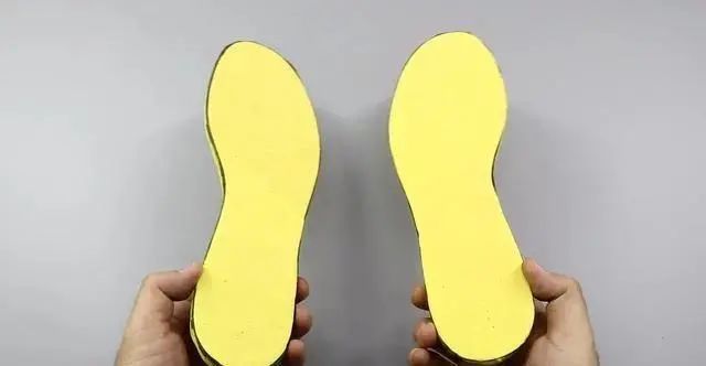 泡沫垫也可以变成拖鞋了小技巧做个鞋垫也可以简直就是妙用