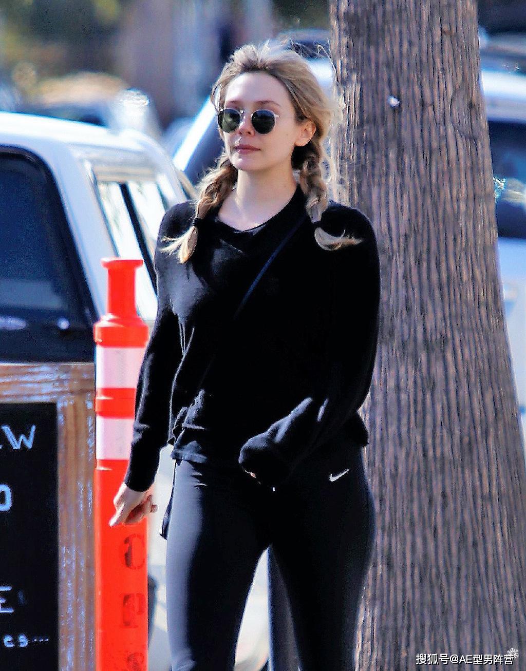 31岁奥妹伊丽莎白奥尔森近照双马尾纯素颜婉如18岁少女