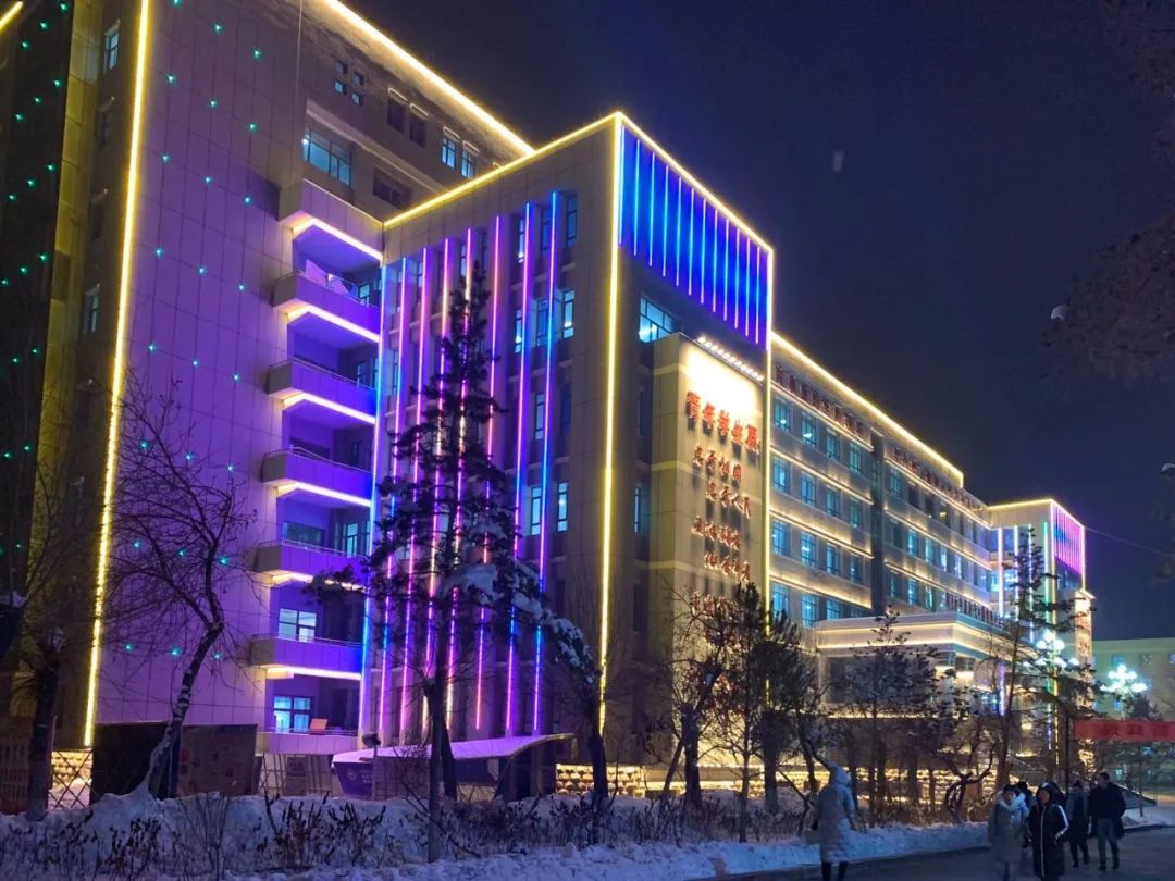新疆财经大学校园风光图片