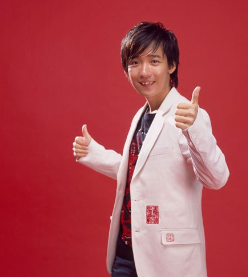 他是明星阿牛,当年是一位家喻户晓的明星,如今却变得销声匿迹了