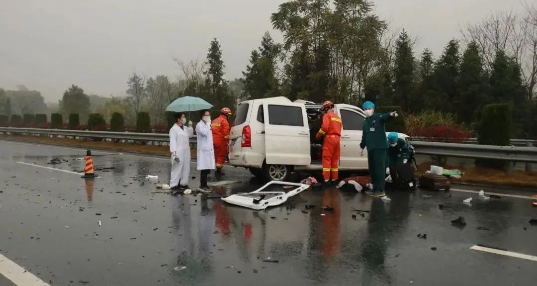 4人当场死亡桂林刚发生的悲剧现场图片让人心碎