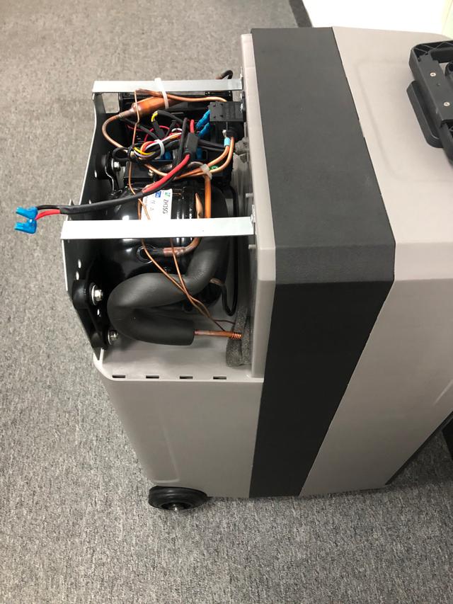 有图有真相英得尔vs冰虎拆机对比深挖车载冰箱行业的秘密