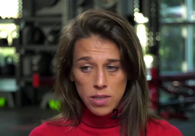 赛后5天乔安娜脸上仍有肿块,需要做手术!