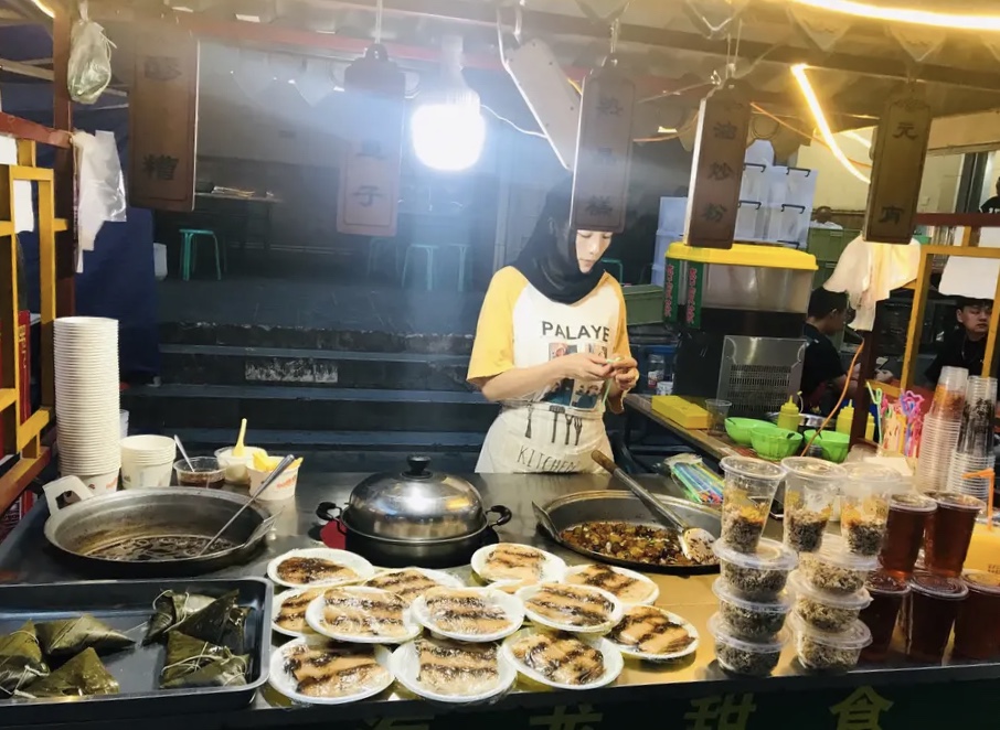 兰州的夜市,比起正宁路更中意这条街!饿着进去扶墙出来!