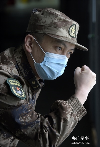 誓死不退的军医马凌在火神山icu践行自己的诺言
