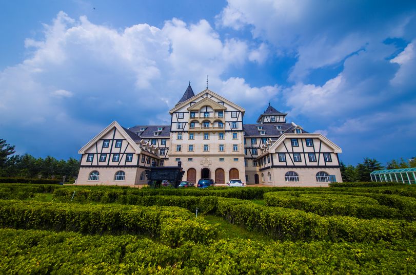 酒不醉人人自醉张裕卡斯特酒庄的春景让你上头