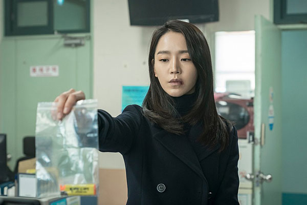 韩国电影《清白》以女性角色为中心的推理电影_申惠善