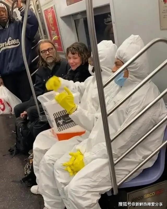 新冠病毒仿妆走红被垃圾网红文化毁掉的年轻人