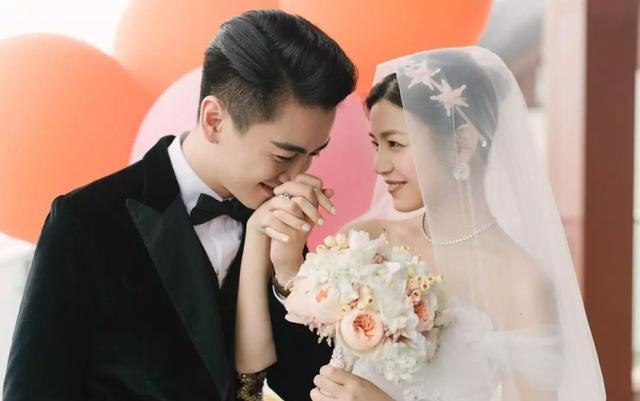 长沙民政局登记结婚,然而,从同年开始,陈浩民的"花边"新闻就没有断过