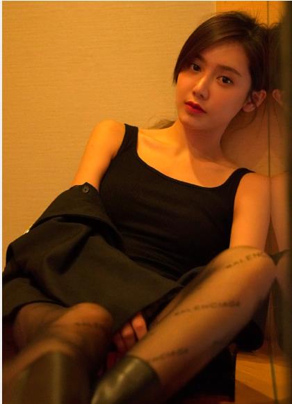 竟敢露腿了nba美娜首次晒出身穿黑丝美照这组照片简直不要太性感