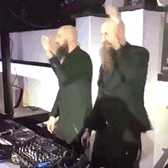 有位用户在弹幕留言:去酒吧的时候开几瓶1万块的酒都不觉得心疼,为啥