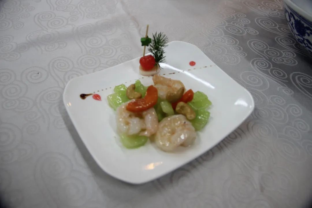 分餐制菜品左右滑动查看更多精品单人餐168元/位精品单人餐128元/位