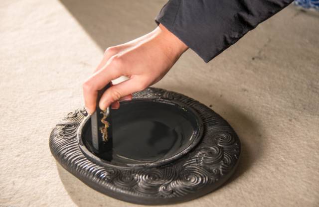 研墨,是一种情怀!