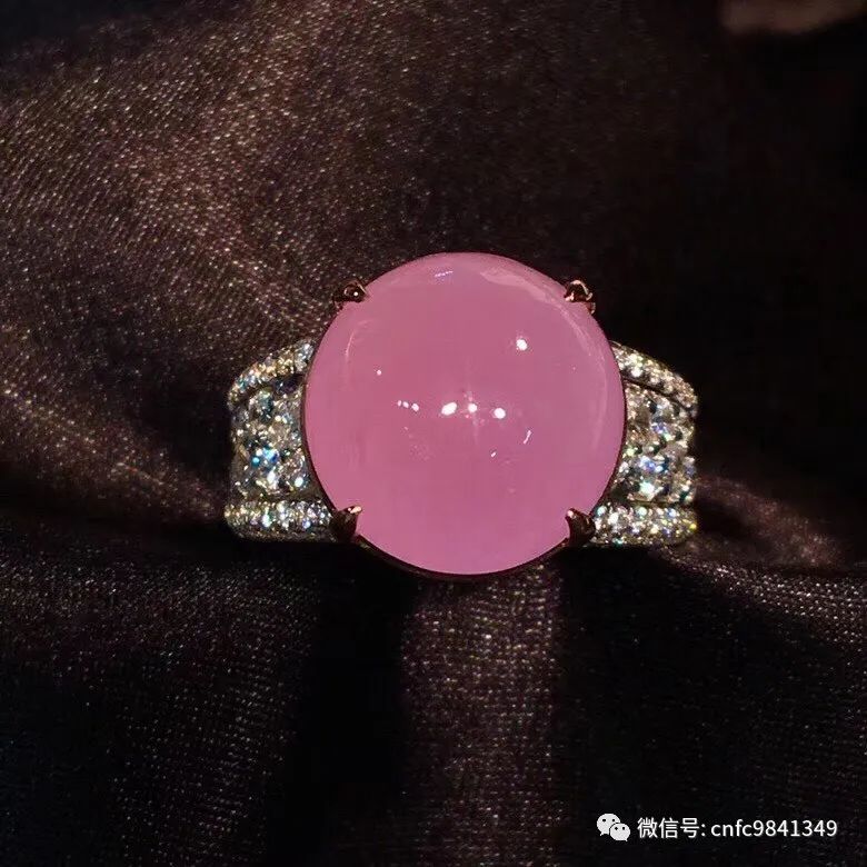 粉色翡翠怎么选(粉色翡翠原石图片)
