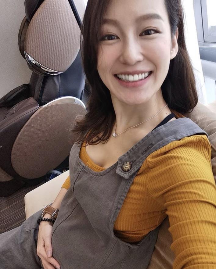 原创赵孟姿4个月孕肚照曝许孟哲狂赞一句话闪爆