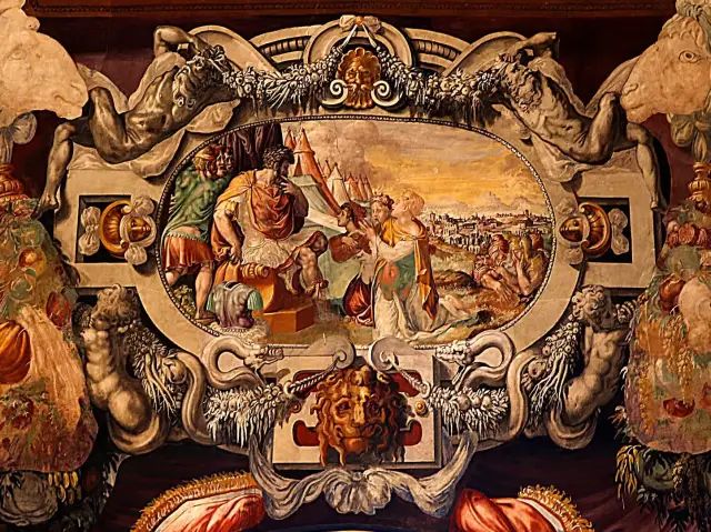 的作品《朱迪思和荷罗孚尼》(1455)50大厅一角51门上雕像52墙上壁画5