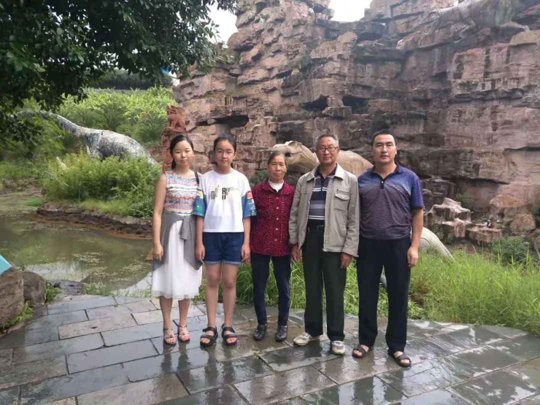 最美家庭 | "赠人玫瑰,手留余香",看李娟的家庭故事