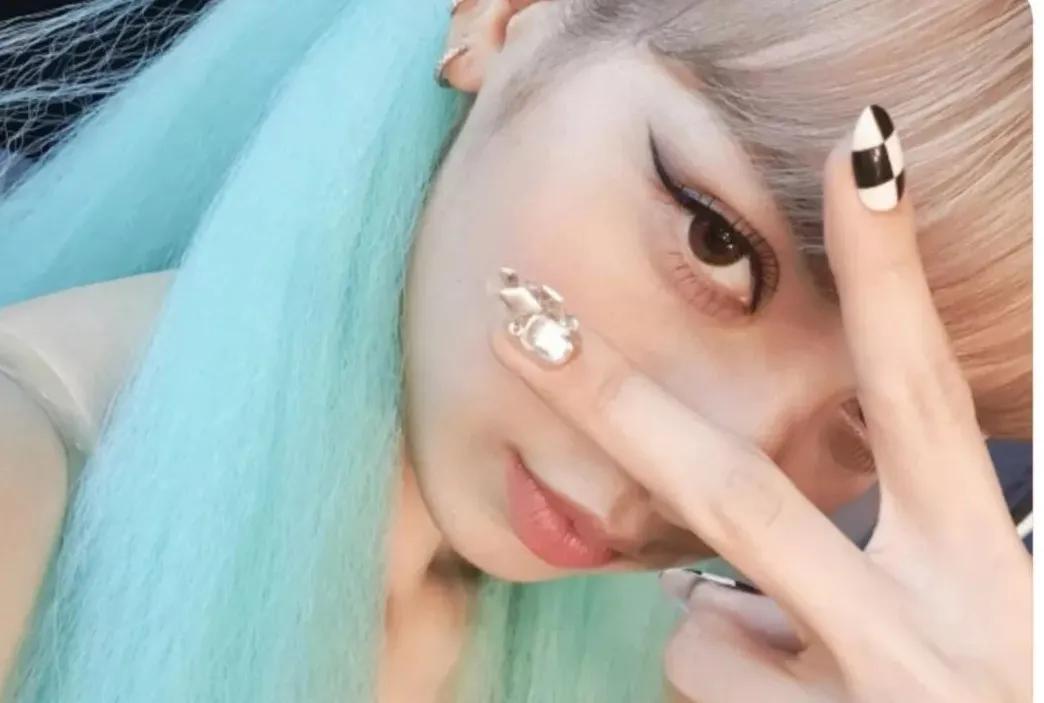 lisa是什么宝藏女孩啊同款美甲也太种草了吧