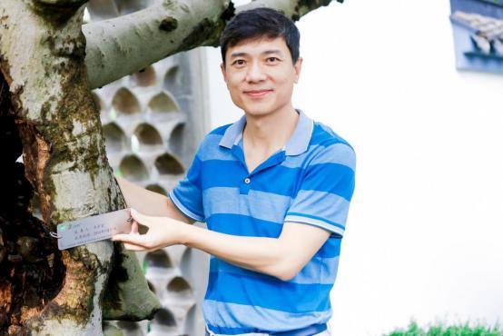 李彦宏个人账号曝光猛吸粉网友原来不是高仿号