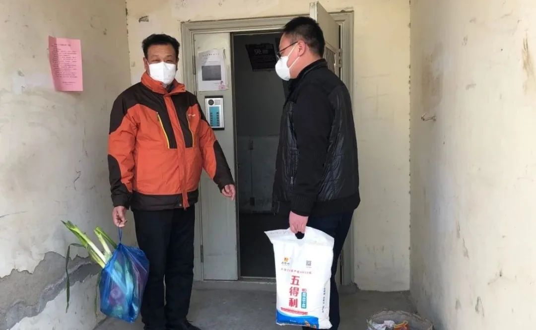 西青区王稳庄镇大侯庄村驻村帮扶组冲在疫情防控第一线