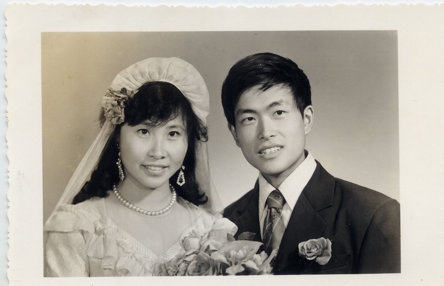 爸妈当年的结婚照图片