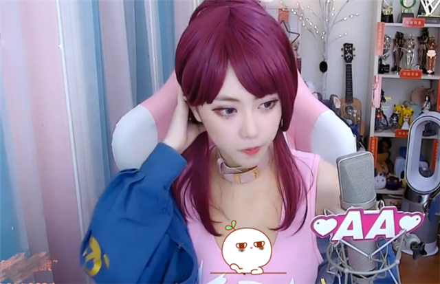 原创周淑怡cos女英雄阿卡丽看到腿链的时候差点笑出猪叫声