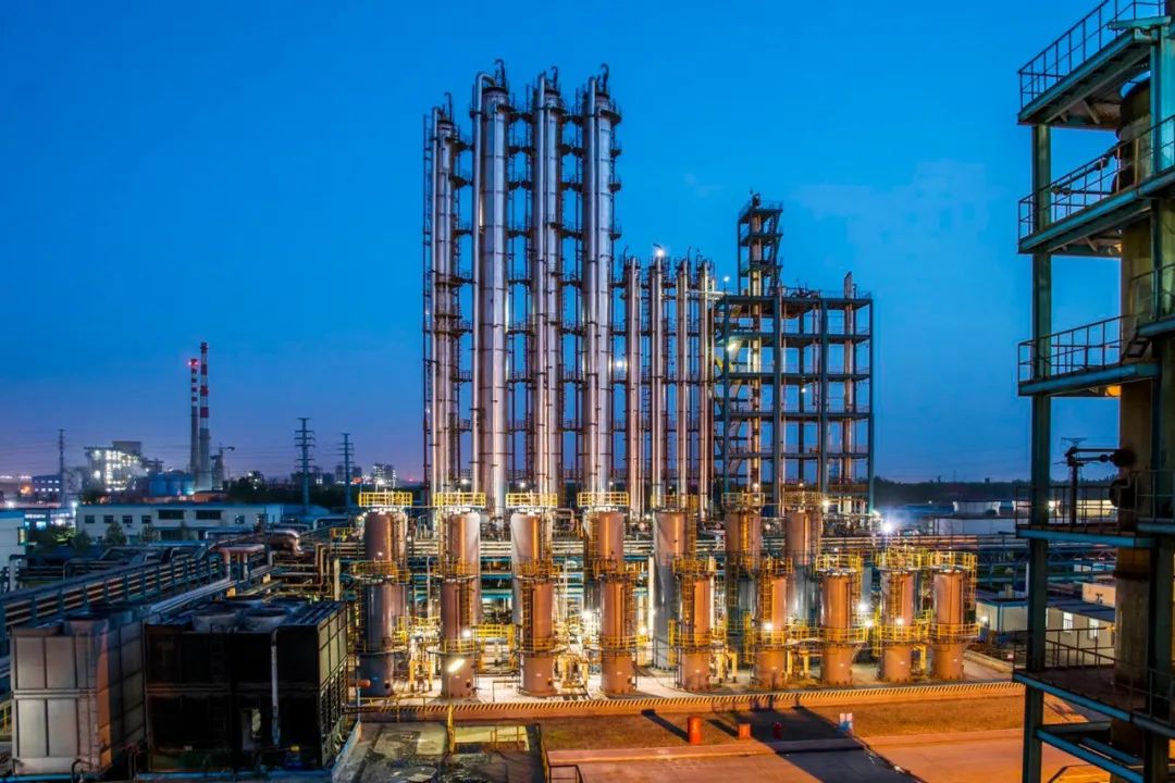 山东新年第一股东岳硅材两年完成云上市