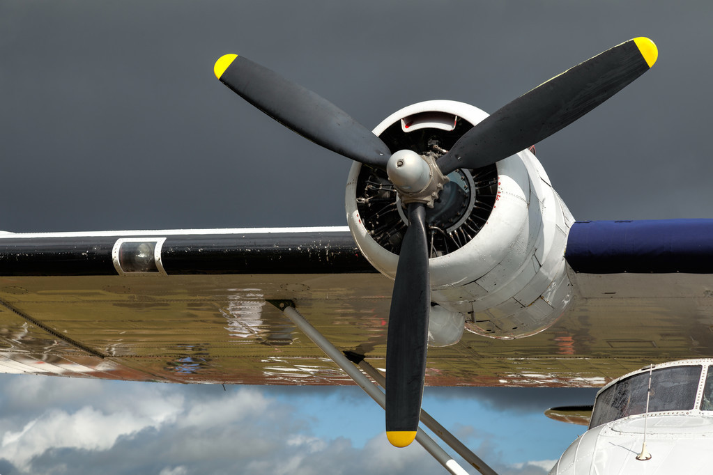 航空科普小型飞机发动机三维动画可国产的几缸发动机呢