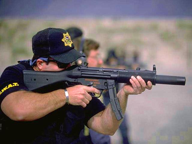 最后选定hk公司生产的mp5冲锋枪,就这样,mp5又从美国获得大量的订单