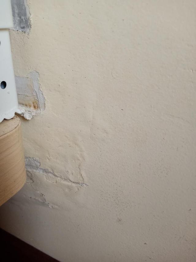 卧室墙壁涂料粉化脱落起霉使人头痛啊