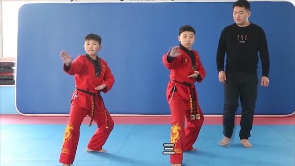 跆拳道基础格斗三七双手刀初学品势同学福利动作炫酷带风