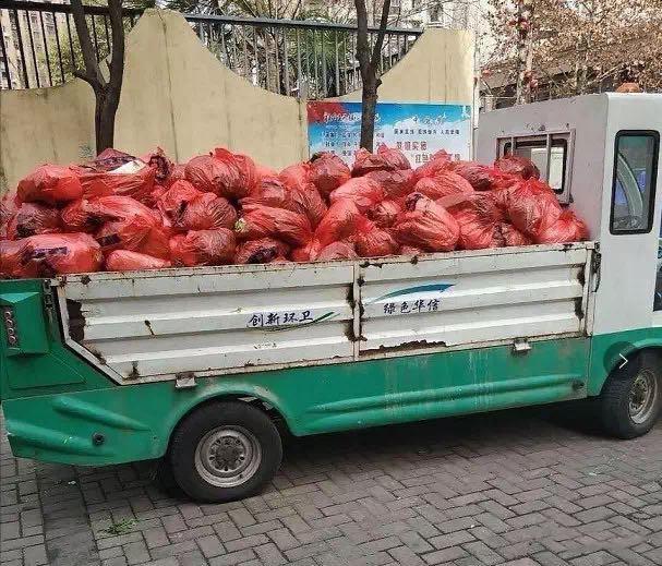 武汉垃圾车送肉背后绝不是工作失误这么简单