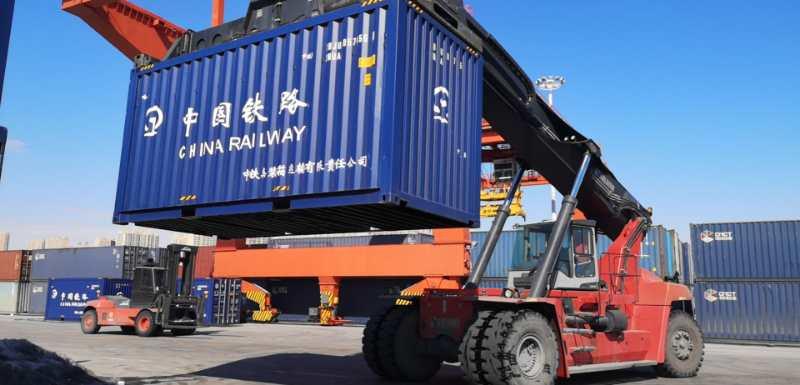 哈铁敞顶箱货运新产品助力企业复工复产