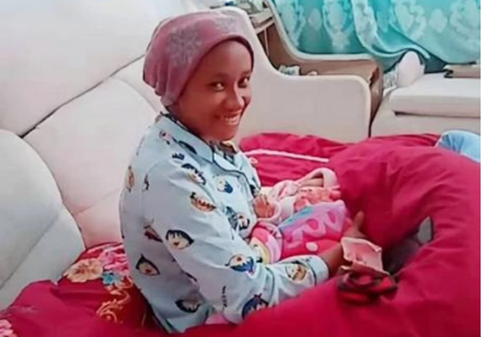 黑人妈妈生下白嫩宝宝看到爸爸后网友明悟中国基因好强