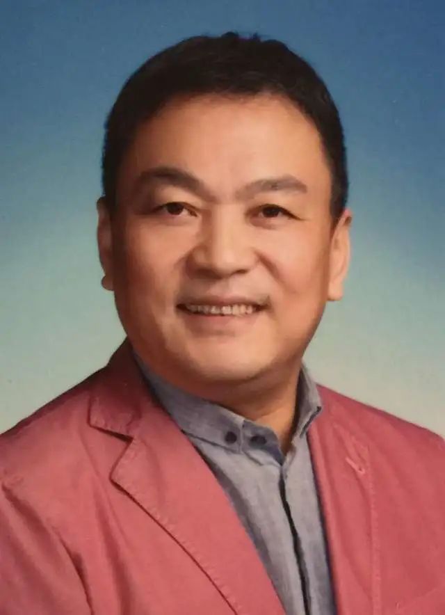 李昕,1958年7月22日出生于辽宁葫芦岛,著名作曲家,解放军空军政治部