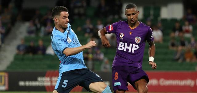 珀斯光荣上赛季常规赛战绩第一,并一路过关斩将闯入总决赛,但在加时赛