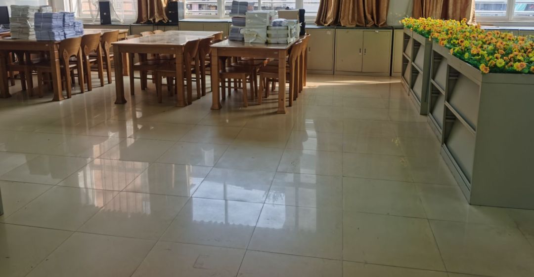 学先进|派发学习资料,绿翠家委们最给力 ——广州市绿翠现代实验学校