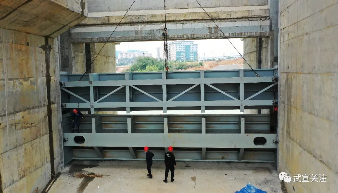 坝主体工程基本完工,相关配套设施也已基本完善,待闸门安装调试完毕后