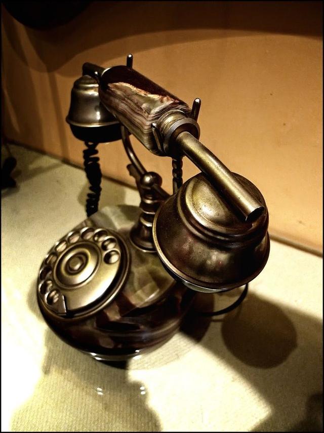 渐行渐远的座机电话一组老古董电话机怀旧