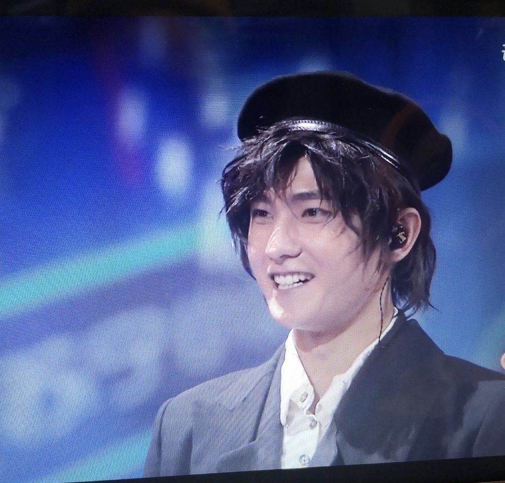 原创杨洋无修图丑照被扒撞脸发福朱孝天芒果台的死亡打光简直灾难