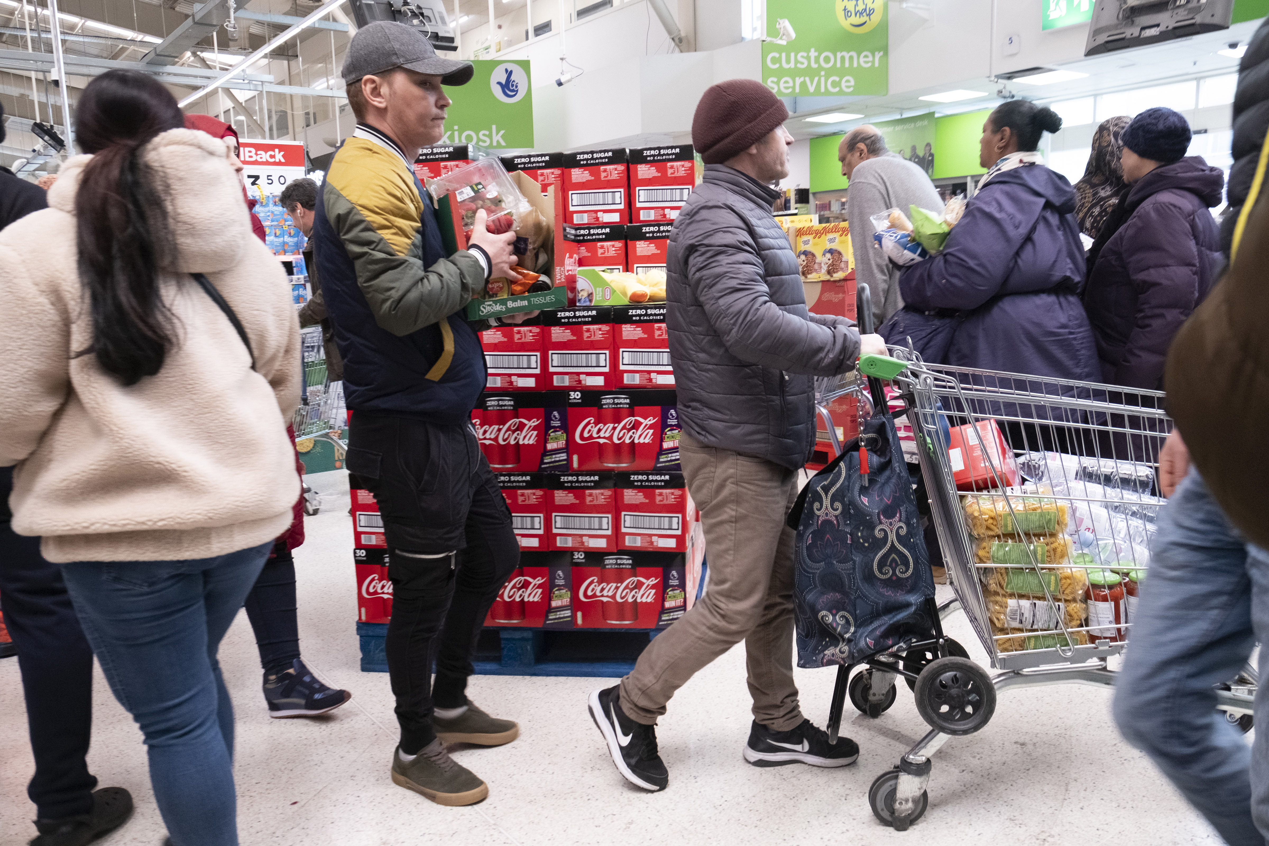 英国伦敦:超市现抢购潮