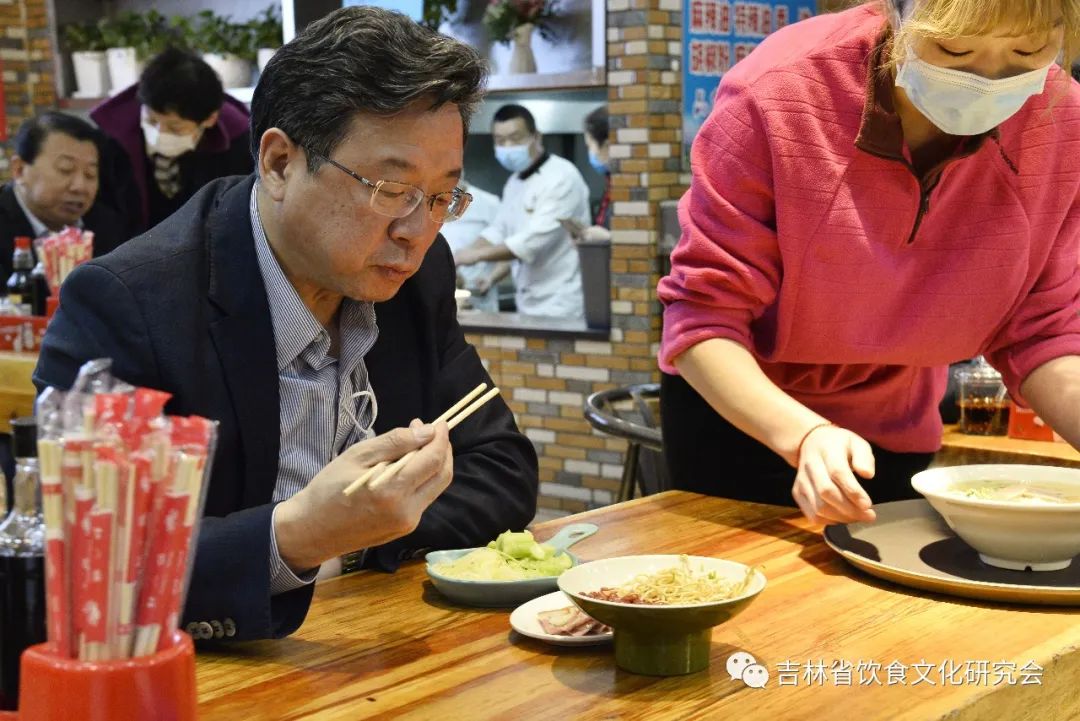 吉林省商务厅厅长带头堂食